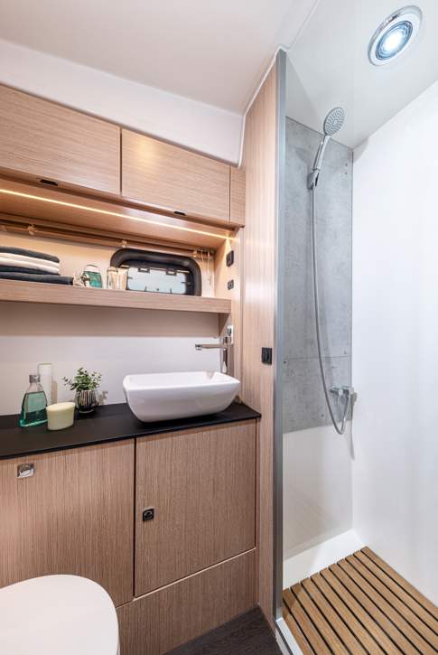 Bavaria SR41 Interior - 7.jpg