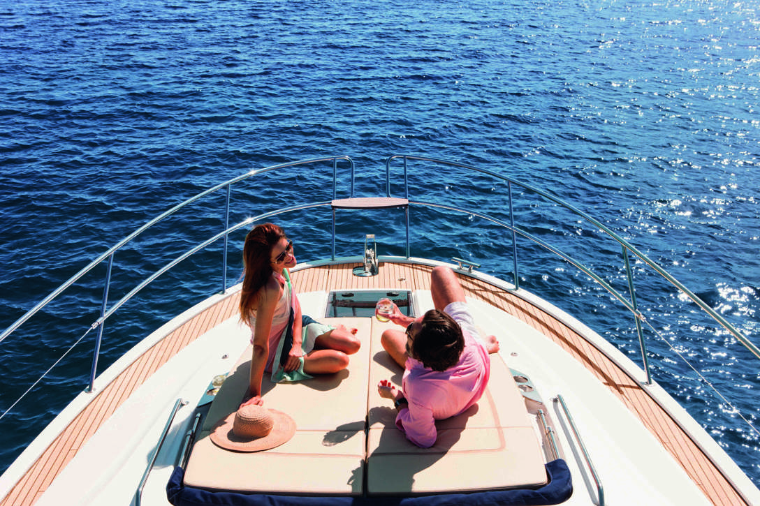 Bavaria R40 Fly_Exterior - 3.jpg