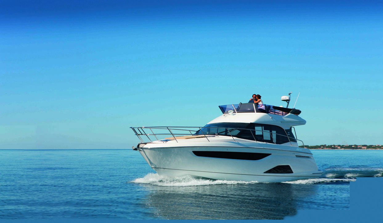 Bavaria R40 Fly_Exterior - 14.jpg