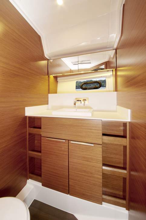 Bavaria SPORT 450 Coupe_Interior - 15.jpg