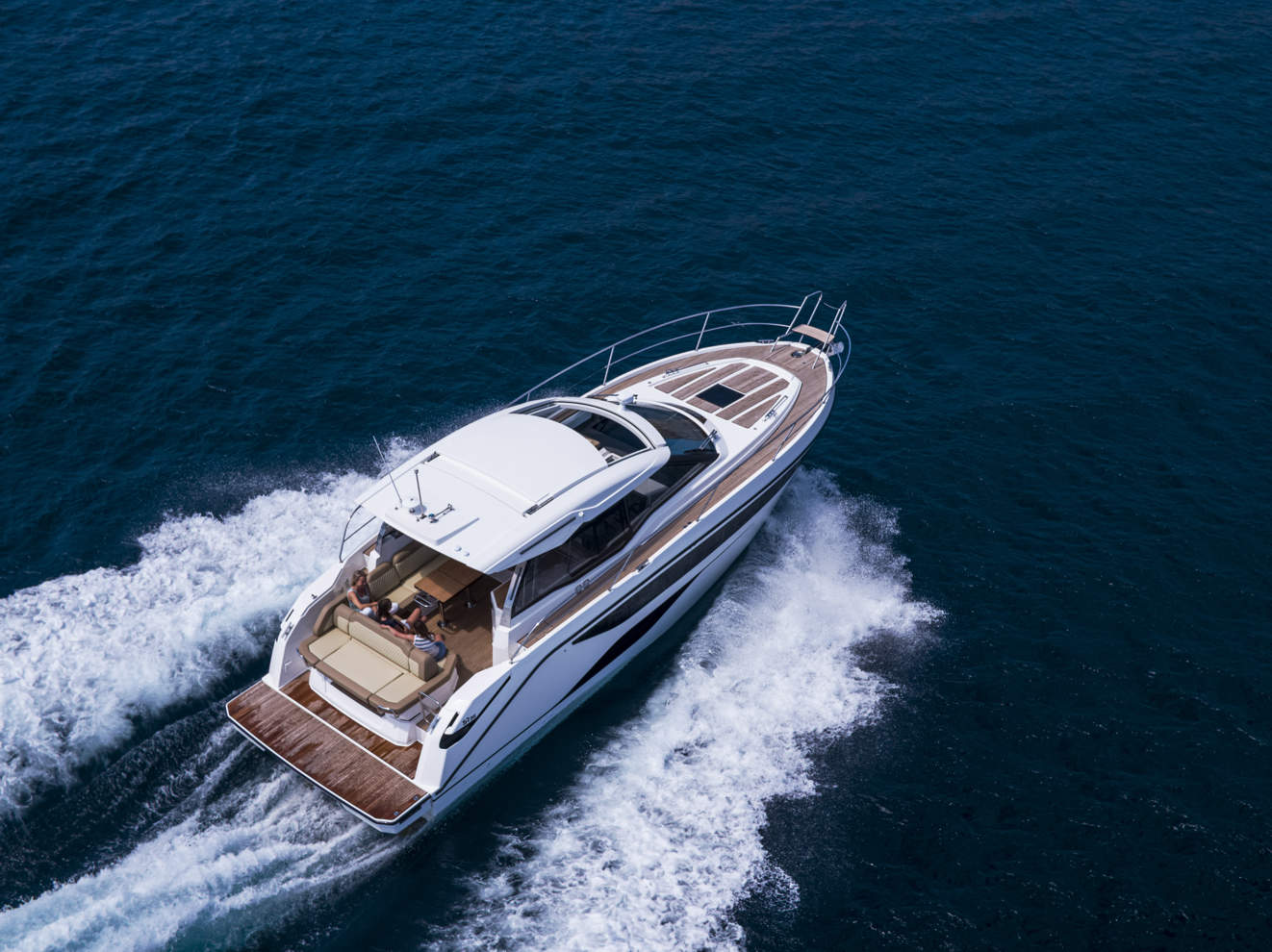 250305 Bavaria SR38 © Yachtshot T011