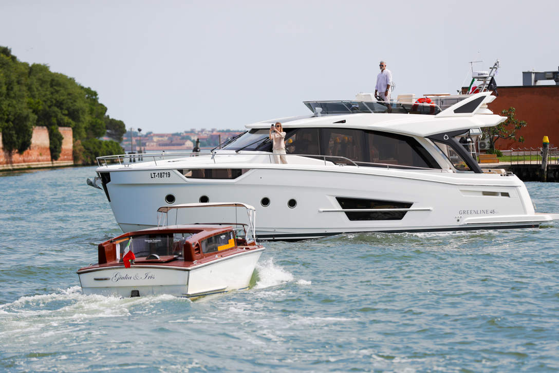 GL45 Fly Venice Exterior 06