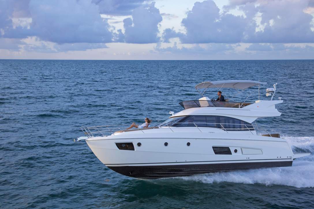 Bavaria VIRTESS 420 Fly_Exterior - 11.jpg