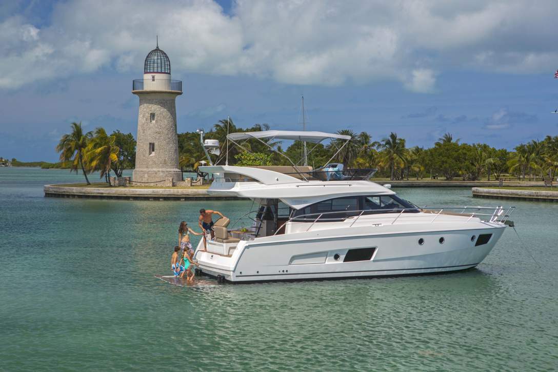 Bavaria VIRTESS 420 Fly_Exterior - 8.jpg