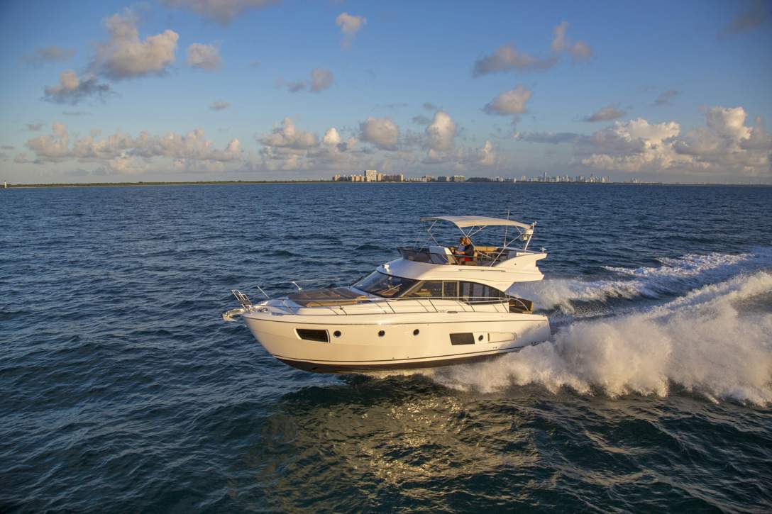 Bavaria VIRTESS 420 Fly_Exterior - 12.jpg