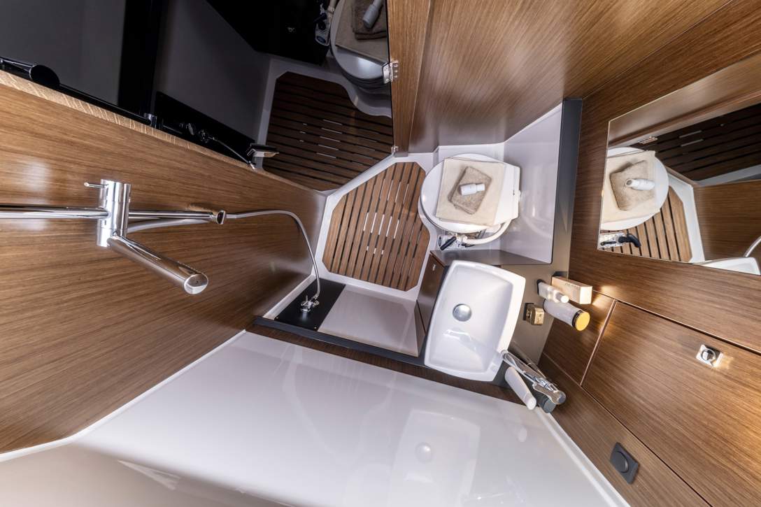 Bavaria VIDA 33 Interior - 18.jpg
