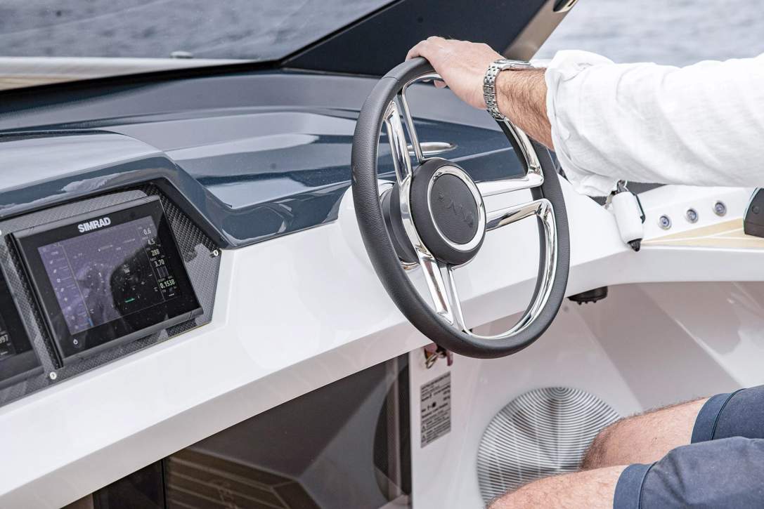 Spirit 25, Sidney Large83