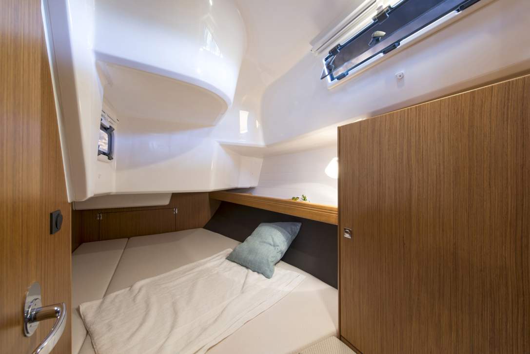 Bavaria C37_Interior - 9.jpg