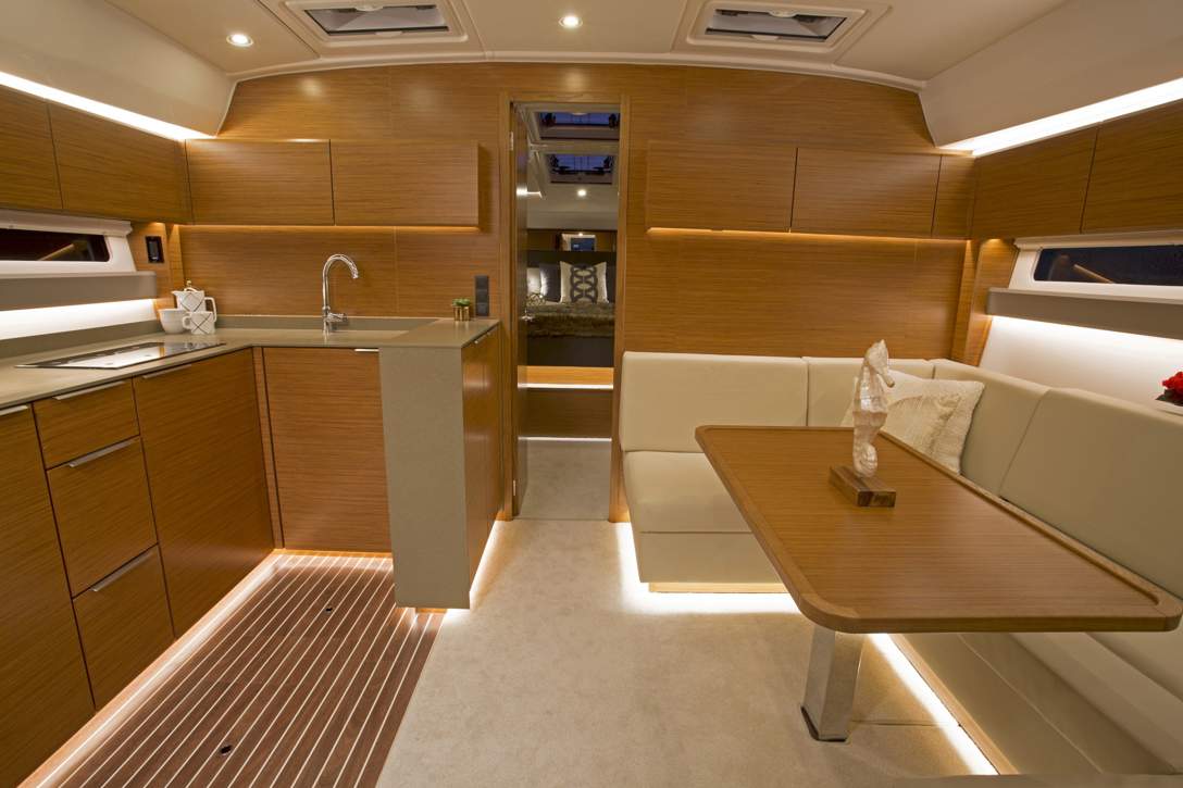 Bavaria SPORT 450 Coupe_Interior - 10.jpg