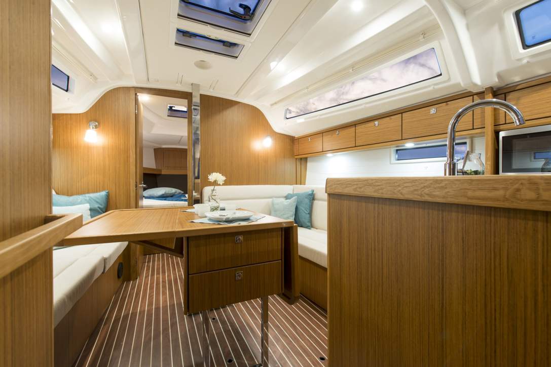 Bavaria C37_Interior - 12.jpg