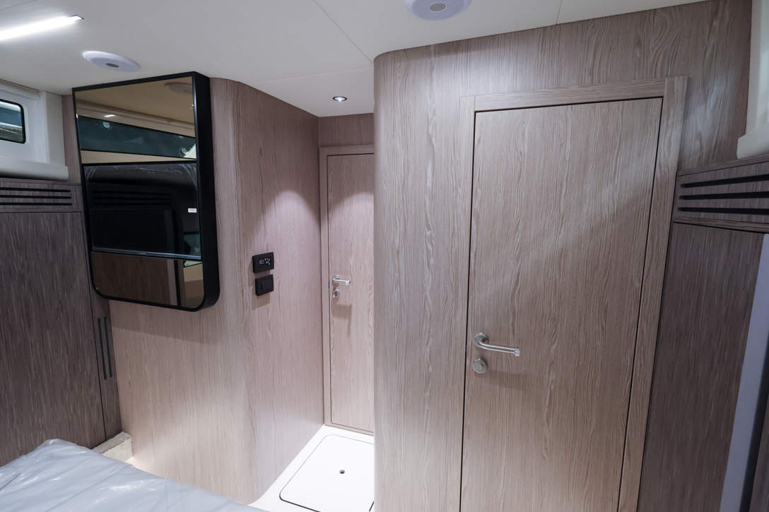 GL58 (4) Silver Oak Interior 12