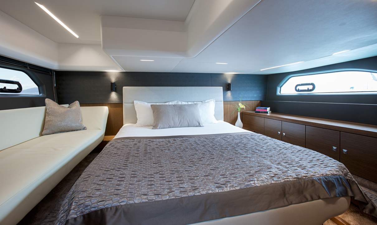 R40_Int_Cabin - 3.jpg