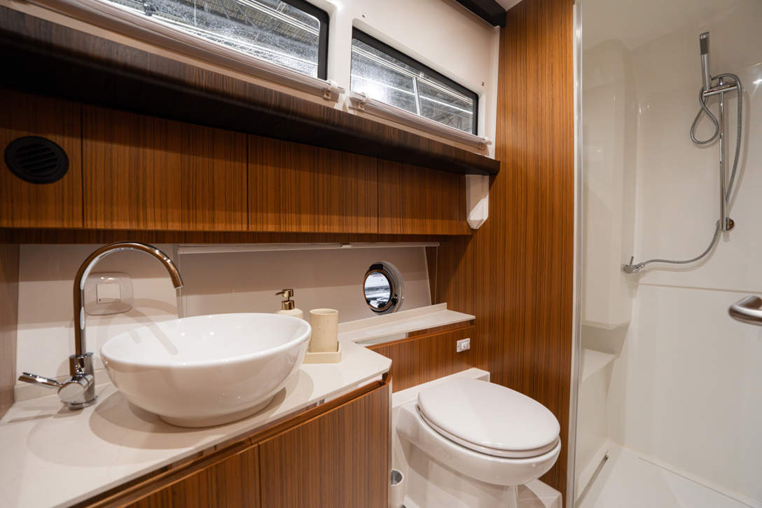 GL42 Interior 1