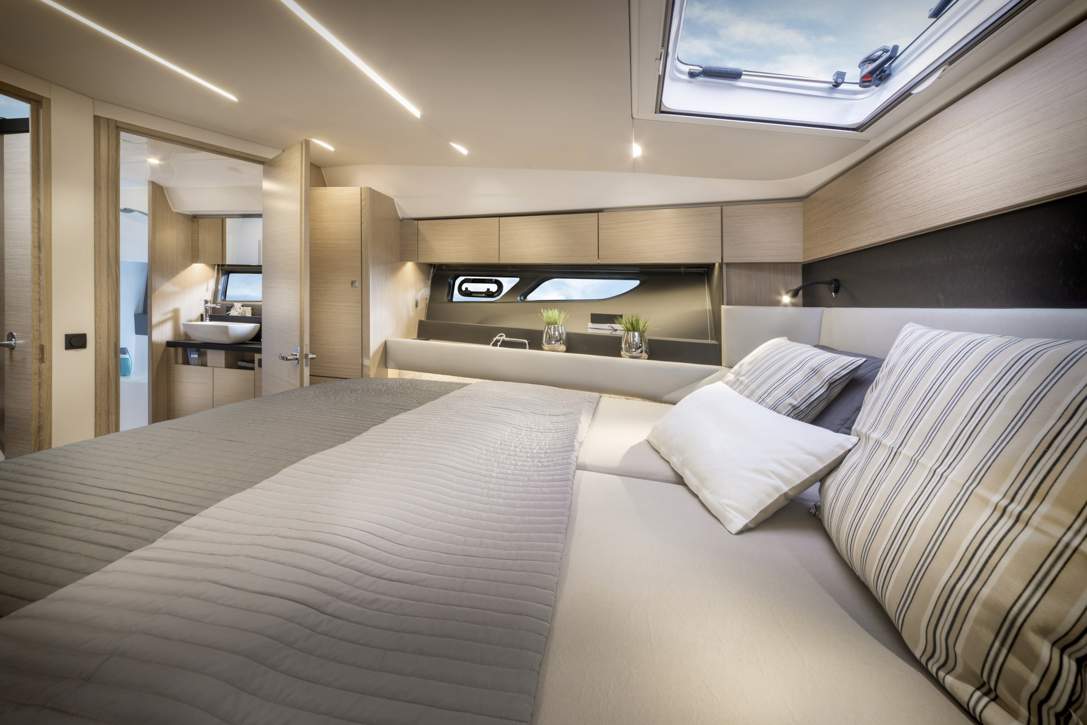 Bavaria R40 Coupe_Interieur - 23.jpg