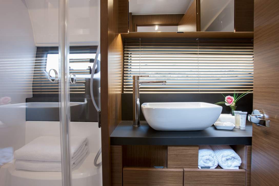 R40_Int_Bath - 2.jpg