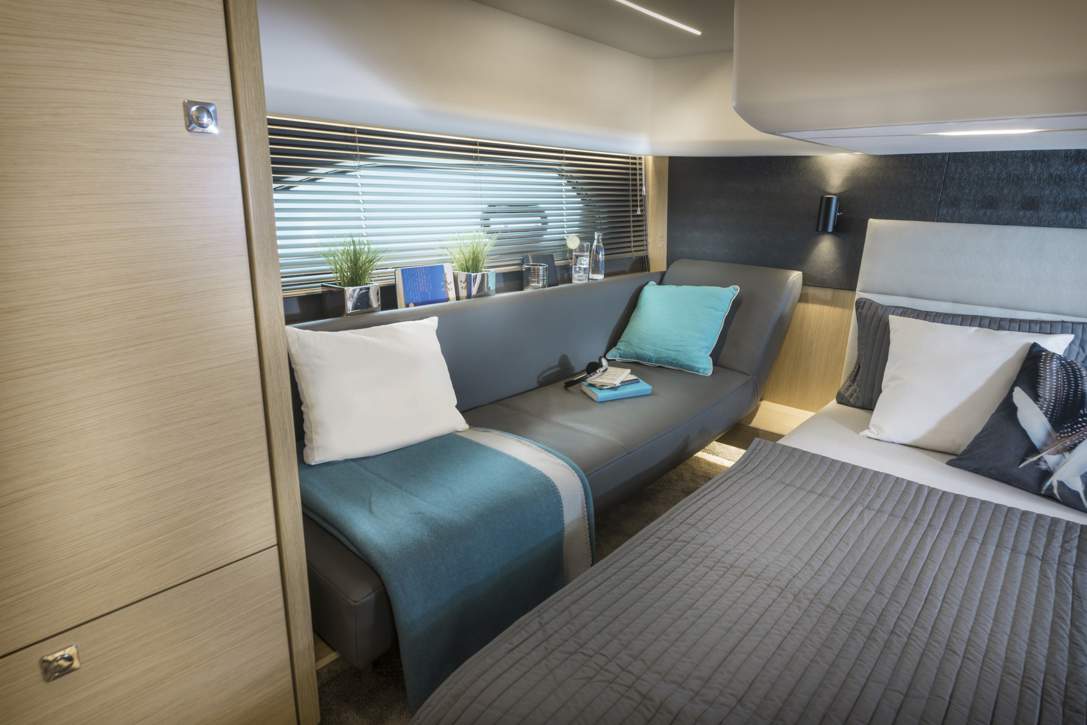 Bavaria R40 Coupe_Interieur - 19.jpg