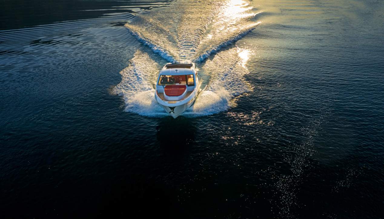 Bavaria VIDA 33 Exterior - 1.jpg