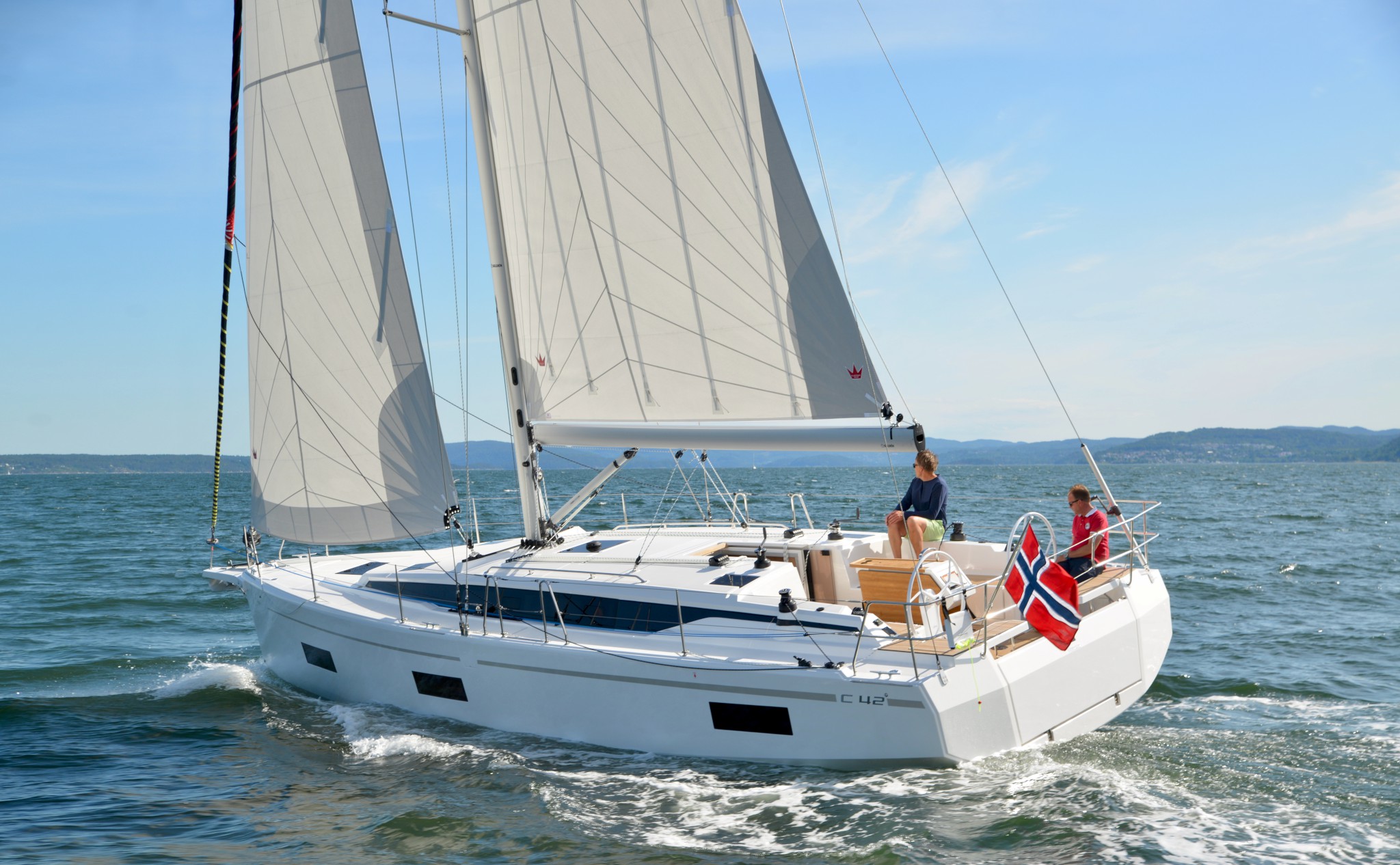 Bavaria C42 Exterior - 7.jpg