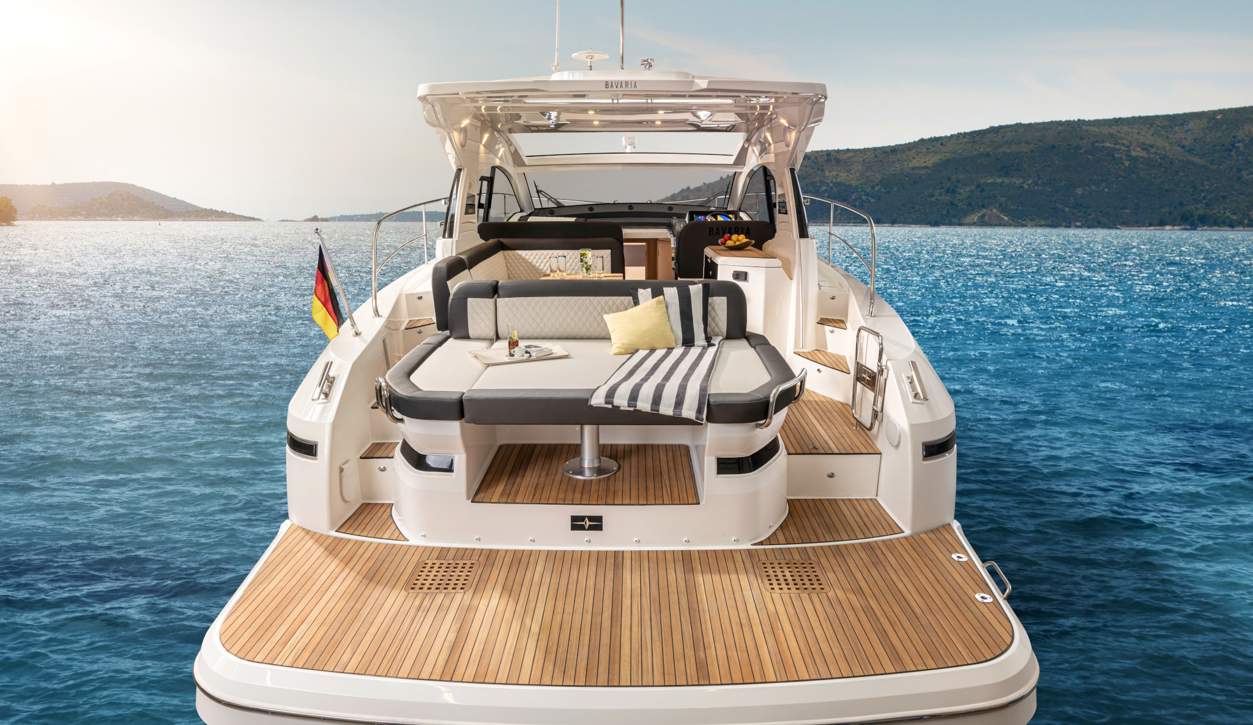 Bavaria SR41 Exterior - 2.jpg