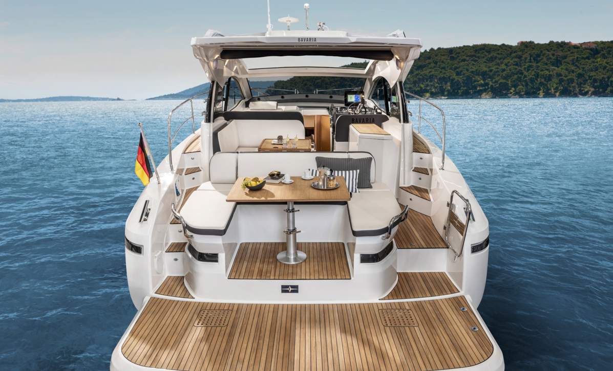 Bavaria SR41 Exterior - 22.jpg
