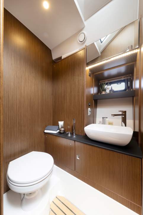 Bavaria SR41 Interior - 13.jpg