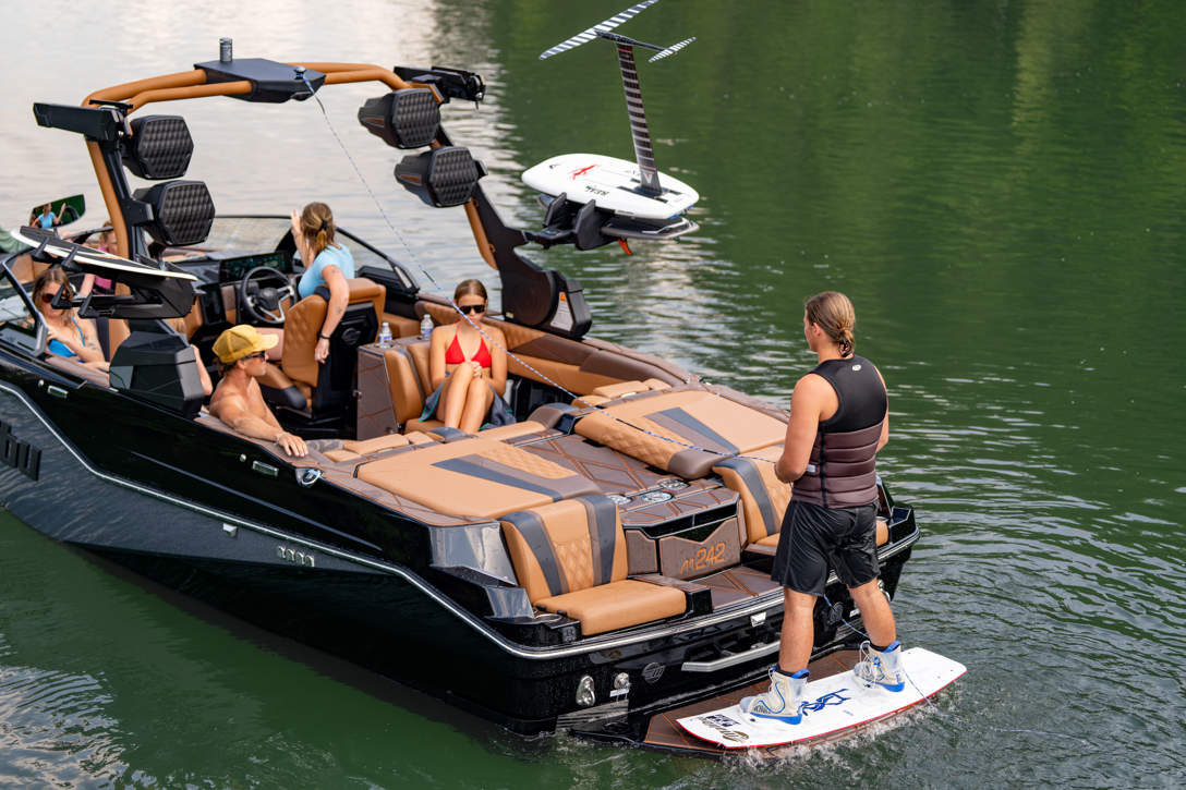 Malibu M242