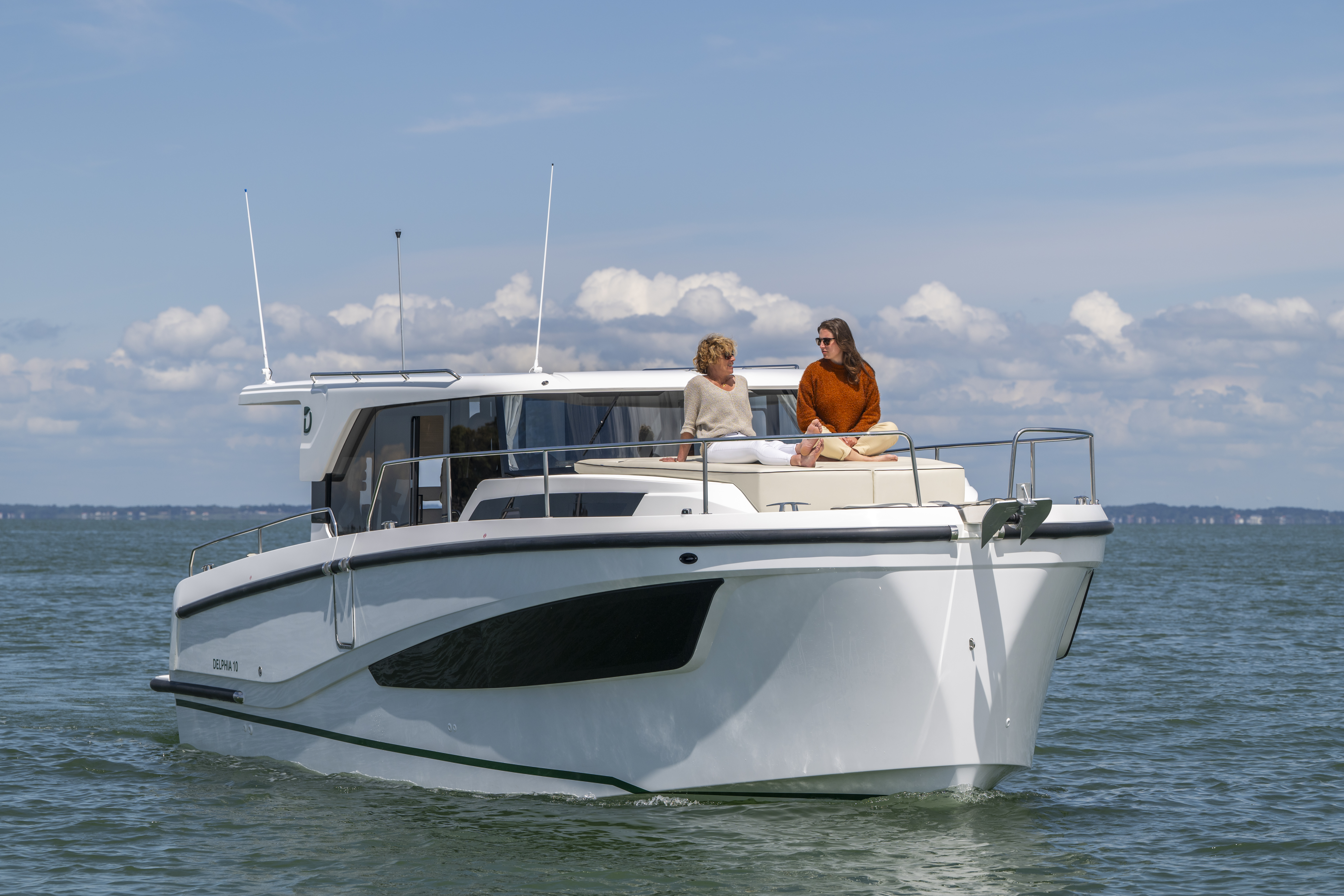 DELPHIA 10 SEDAN IMAGE EXTERIOR NOIRMOUTIER 9