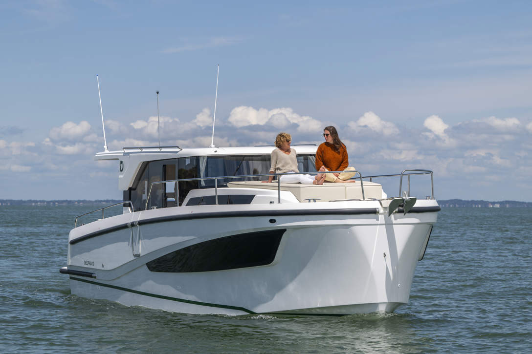 DELPHIA 10 SEDAN IMAGE EXTERIOR NOIRMOUTIER 9