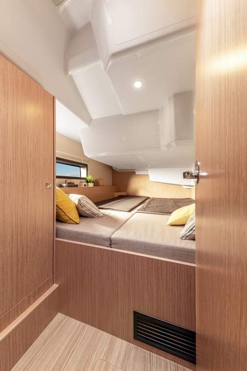 Bavaria C38 Interior - 8.jpg