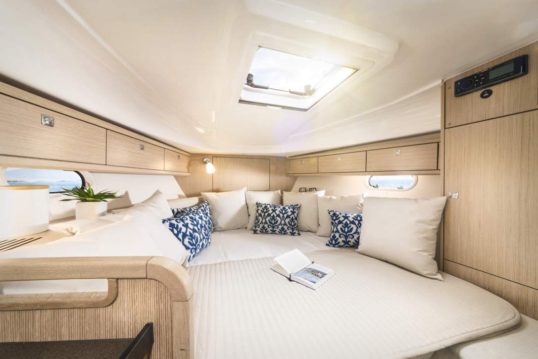 Bavaria S29_Interior - 6.jpg