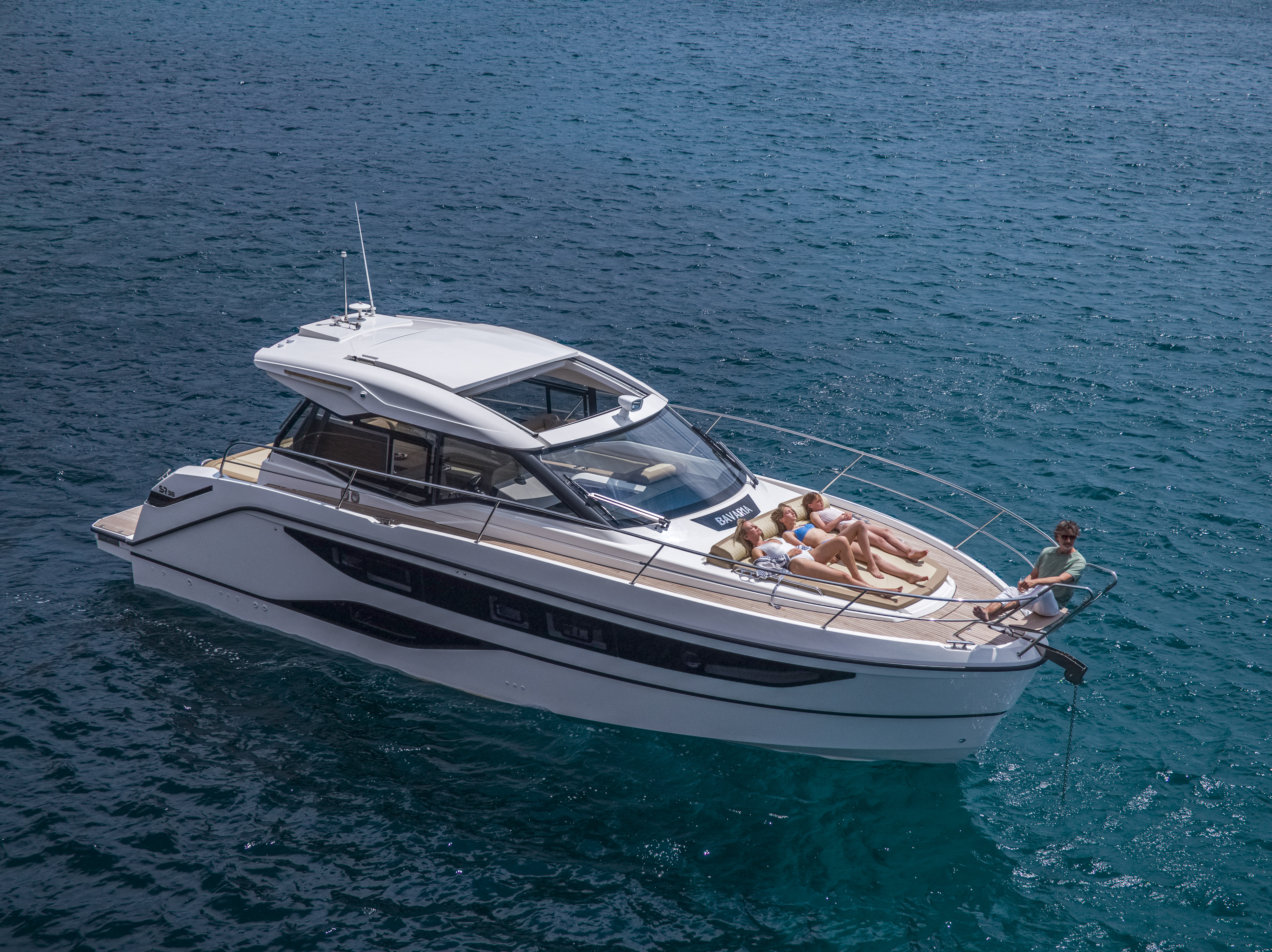 250305 Bavaria SR38 © Yachtshot T005