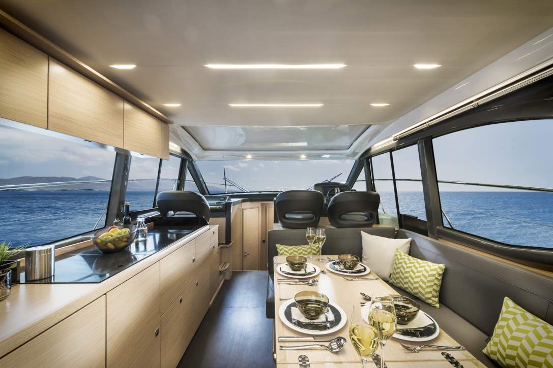 Bavaria R40 Coupe_Interieur - 10.jpg