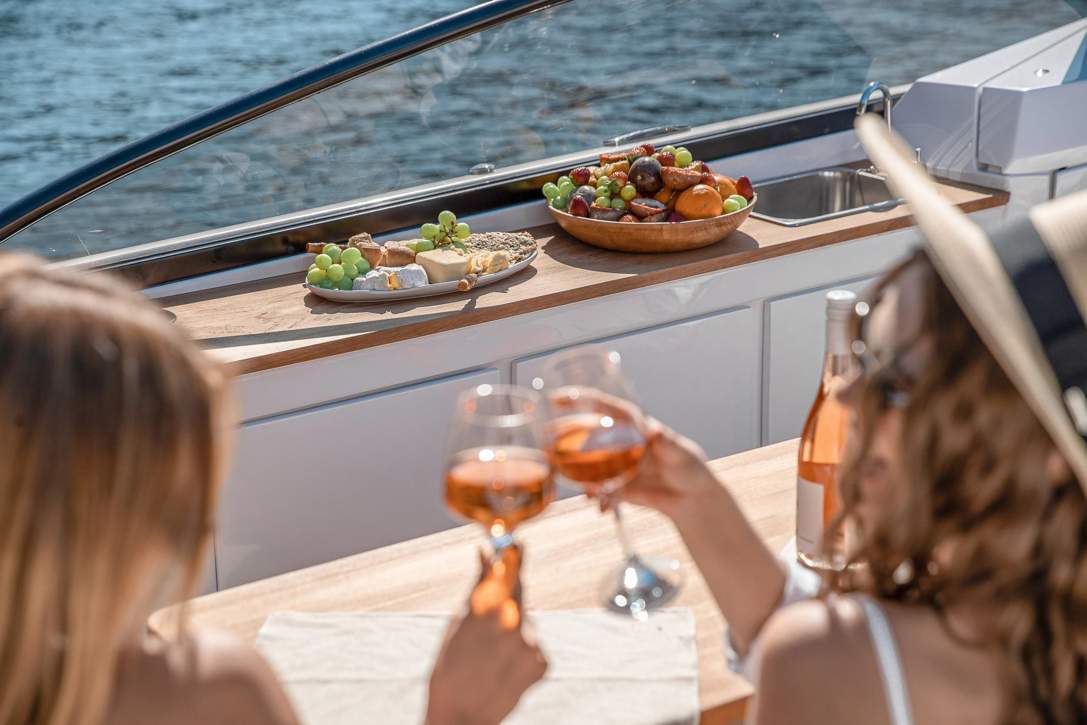 Leisure 28, Sidney Large72