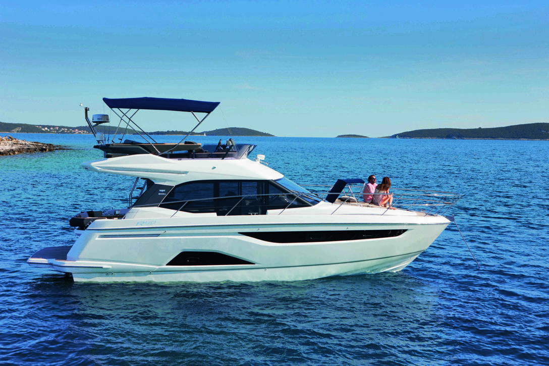 Bavaria R40 Fly_Exterior - 16.jpg