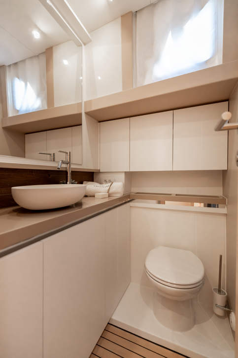 GL45COUPE Hybrid In Highres 12 Wo Archive