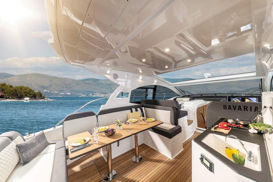 Bavaria SR41 Exterior - 3.jpg