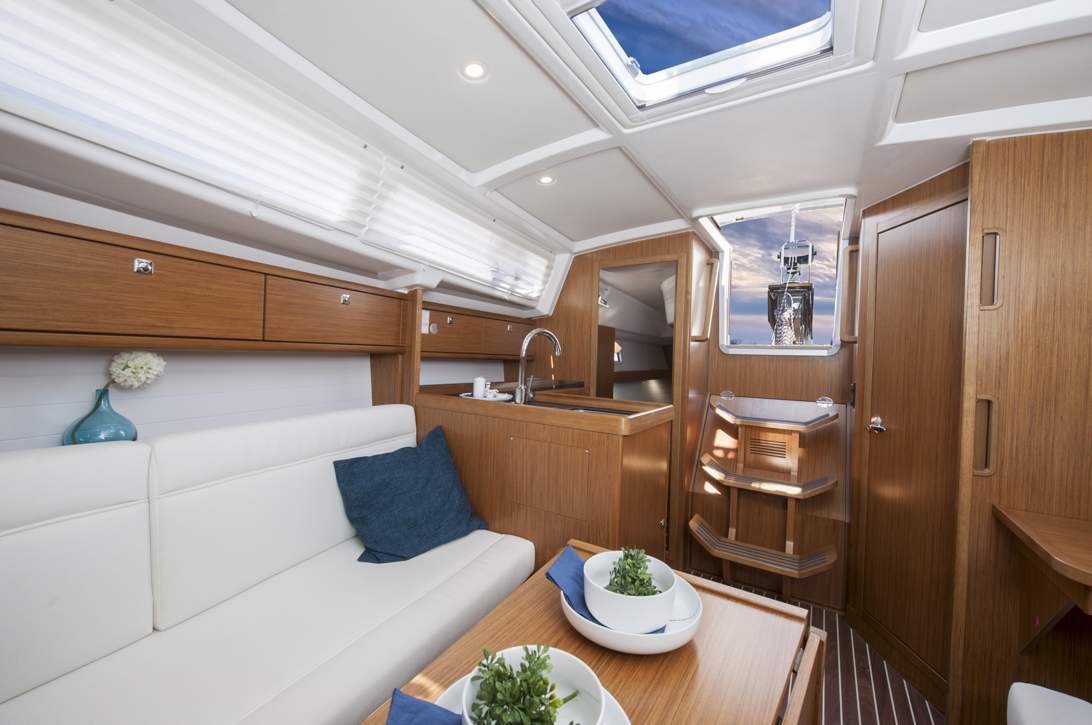 Bavaria C34_Interior - 6.jpg