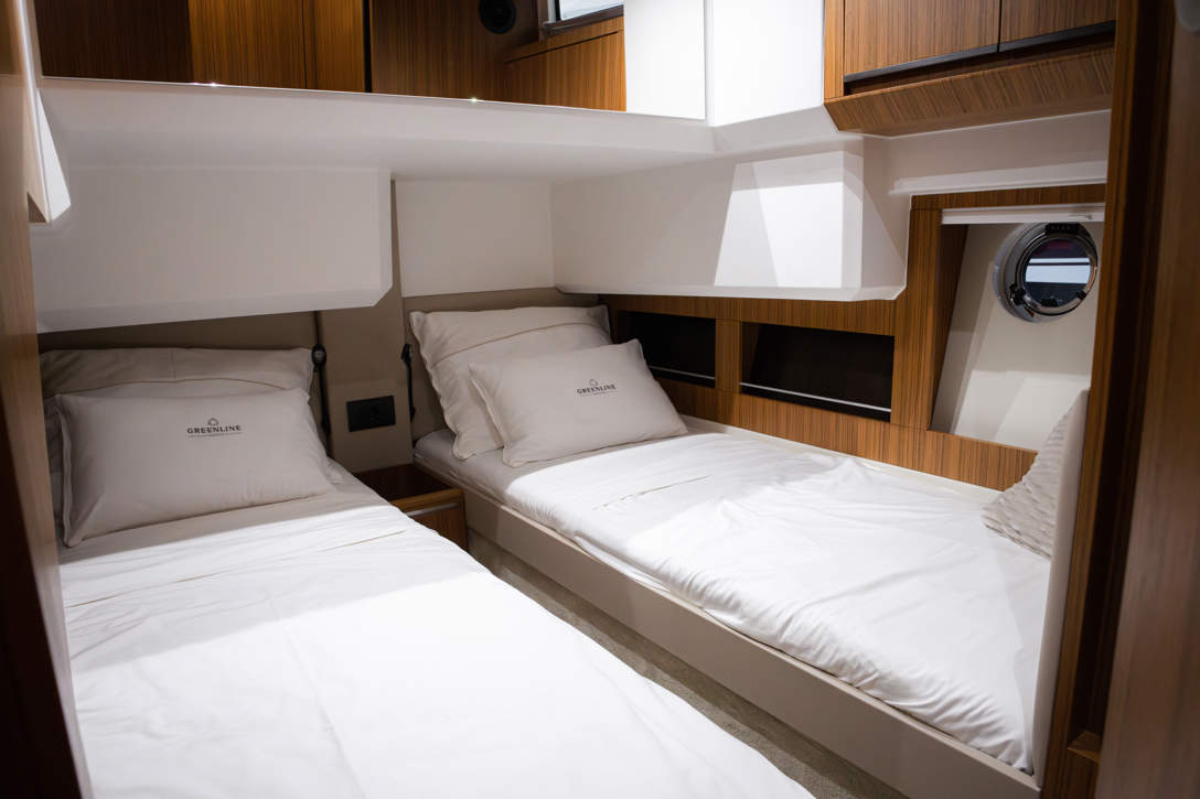 GL42 Interior 9