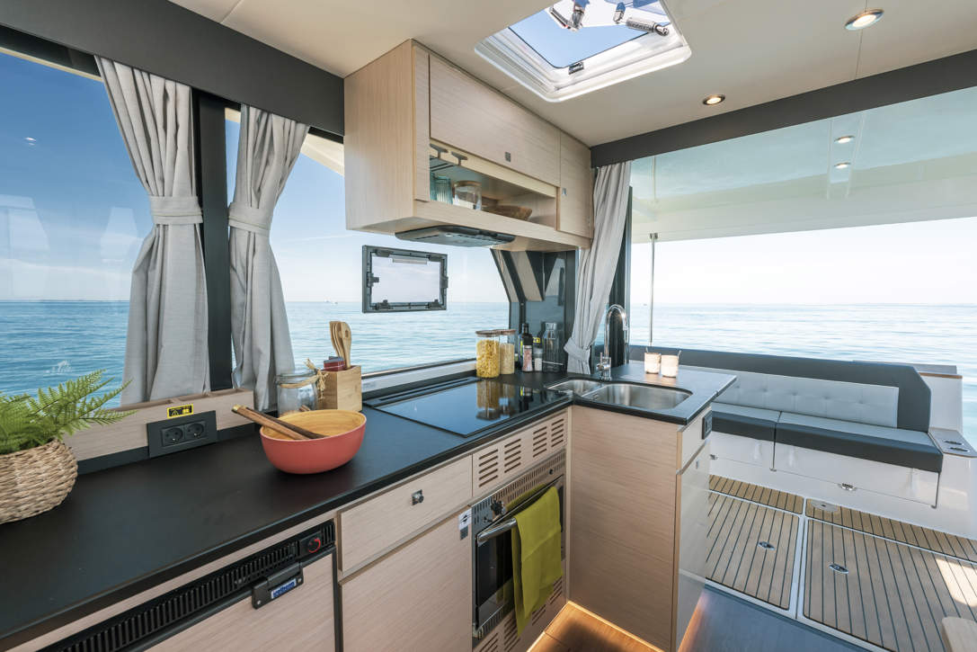 DELPHIA 12 SEDAN IMAGE INTERIOR PIRIAC (36)