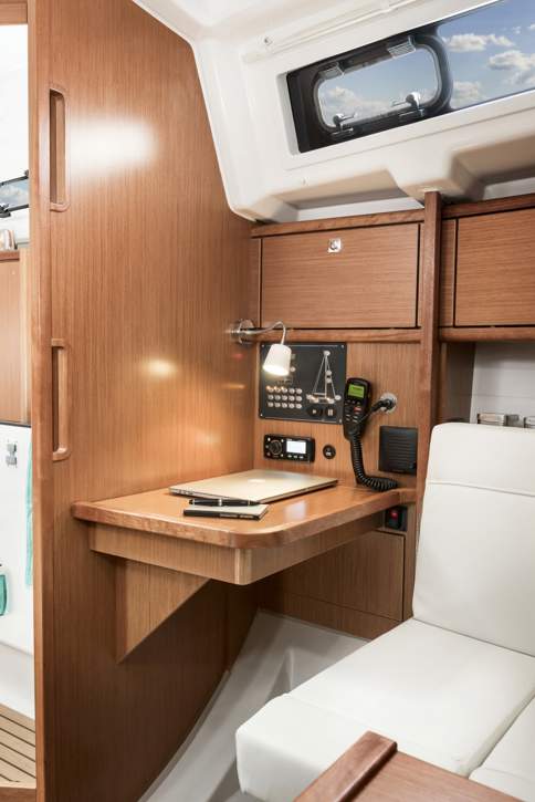 Bavaria C34_Interior - 12.jpg