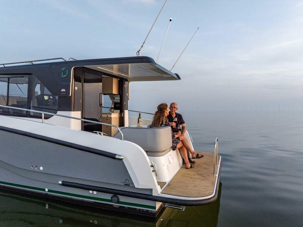 DELPHIA 10 SEDAN IMAGE EXTERIOR NETHERLANDS 22