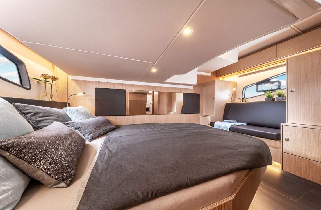 Bavaria SR41 Interior - 6.jpg