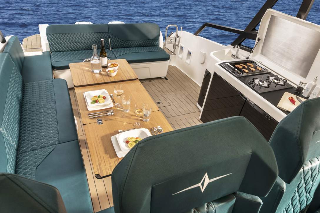 Bavaria VIDA 33 Interior - 6.jpg