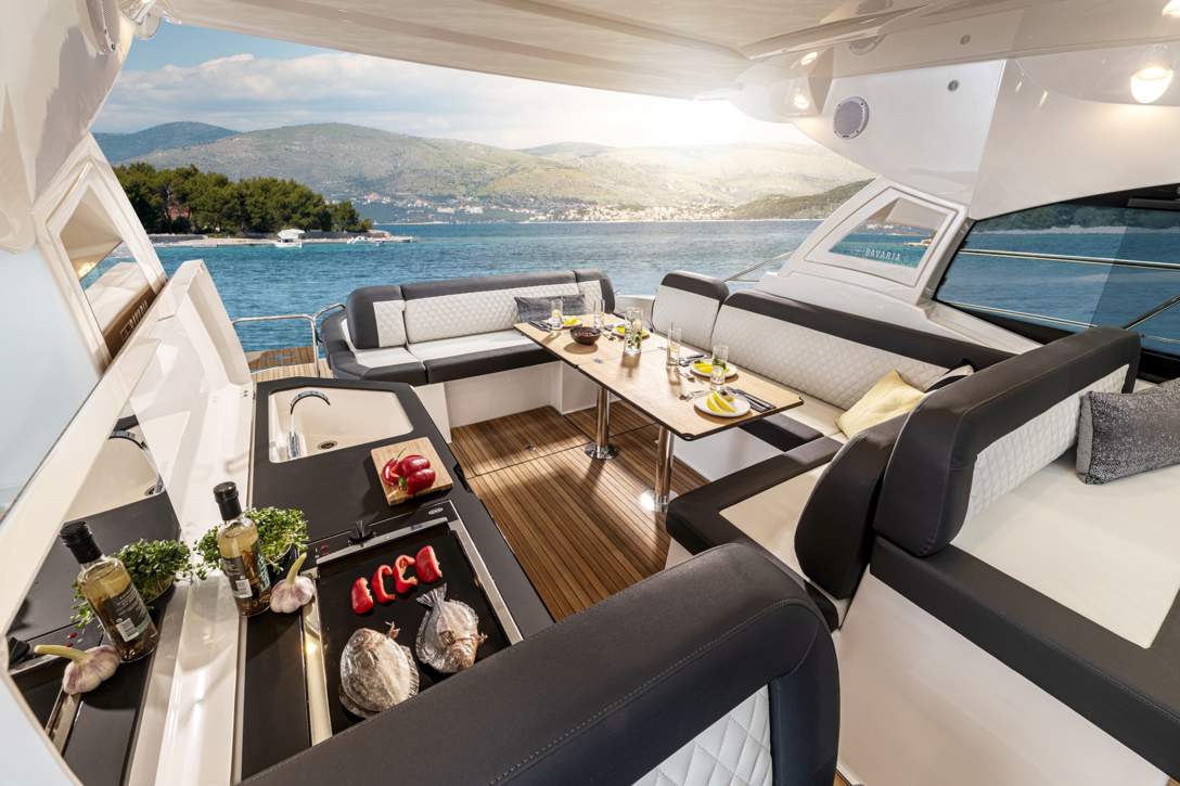 Bavaria SR41 Exterior - 4.jpg