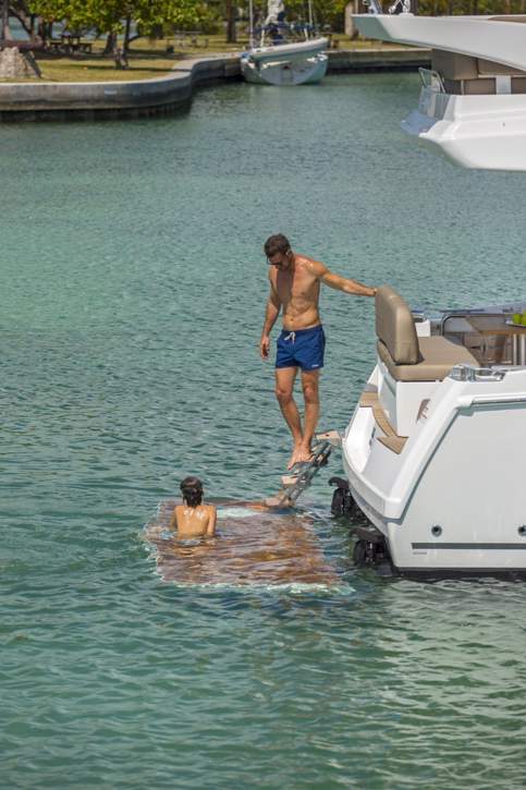 Bavaria VIRTESS 420 Fly_Exterior - 17.jpg