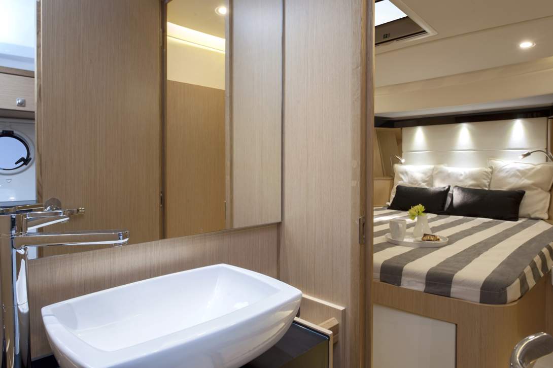 Bavaria VIRTESS 420 Coupe_Interior - 7.jpg