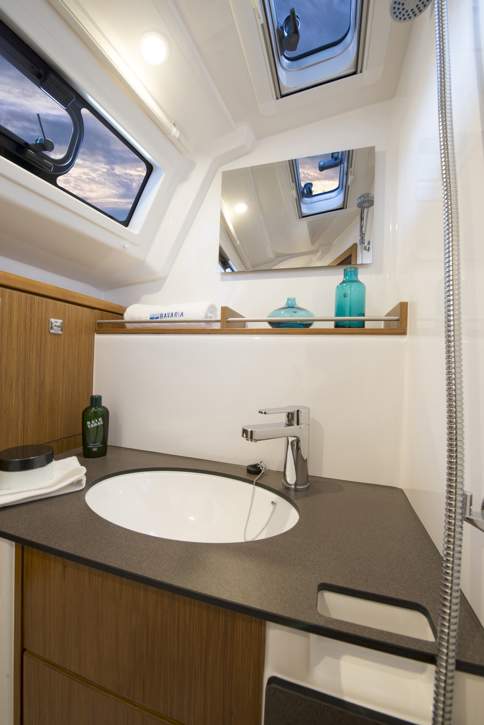 Bavaria C37_Interior - 6.jpg