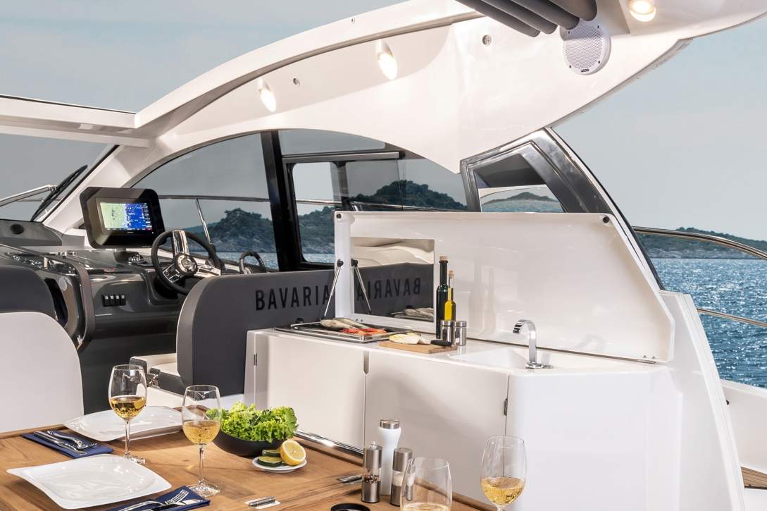 Bavaria SR41 Exterior - 28.jpg