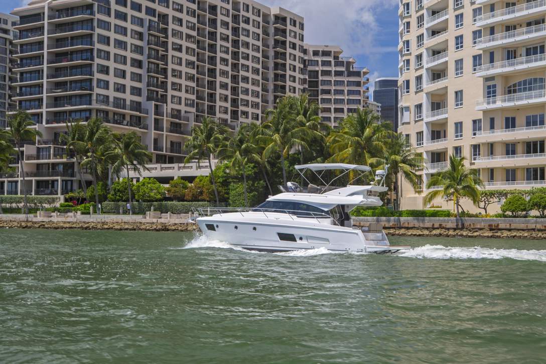 Bavaria VIRTESS 420 Fly_Exterior - 3.jpg