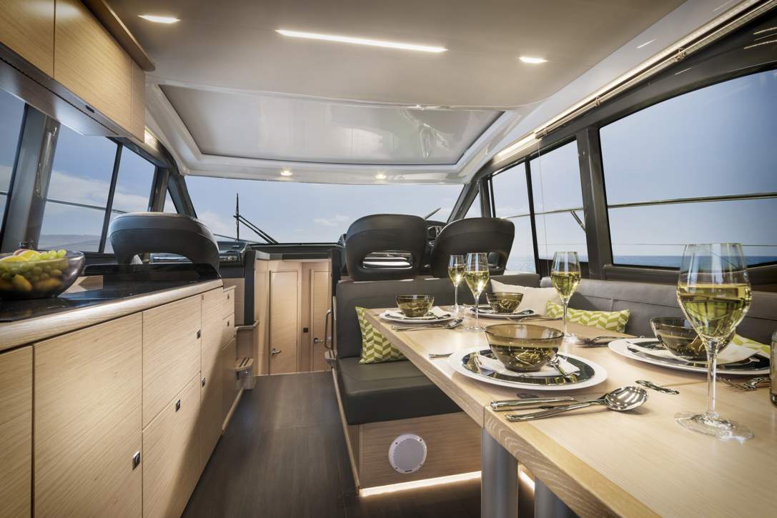 Bavaria R40 Coupe_Interieur - 12.jpg